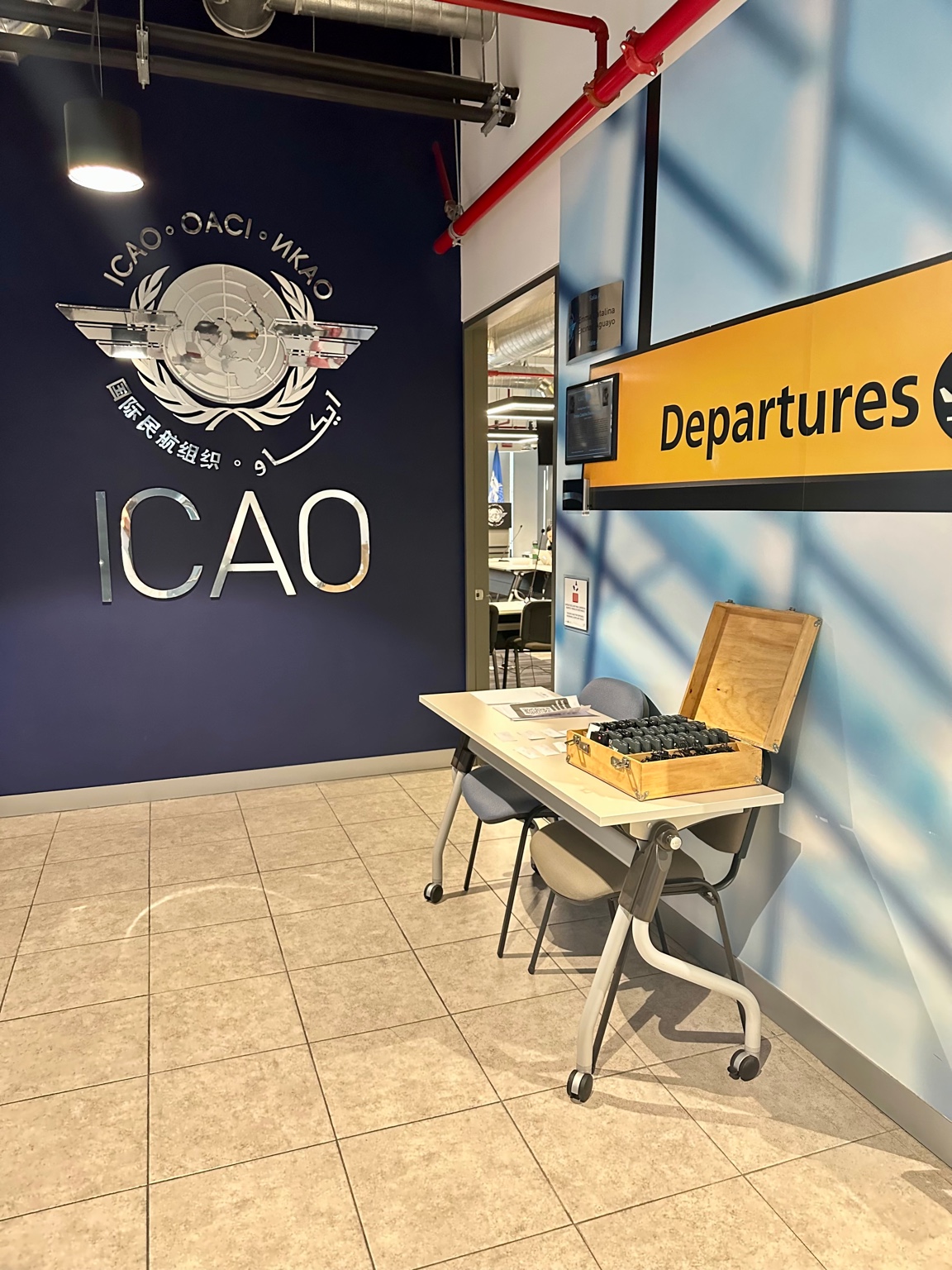 intérprete con transmisor y micrófono portátiles